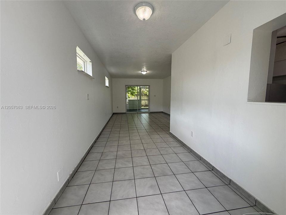For Rent: $2,550 (2 beds, 1 baths, 2152 Square Feet)
