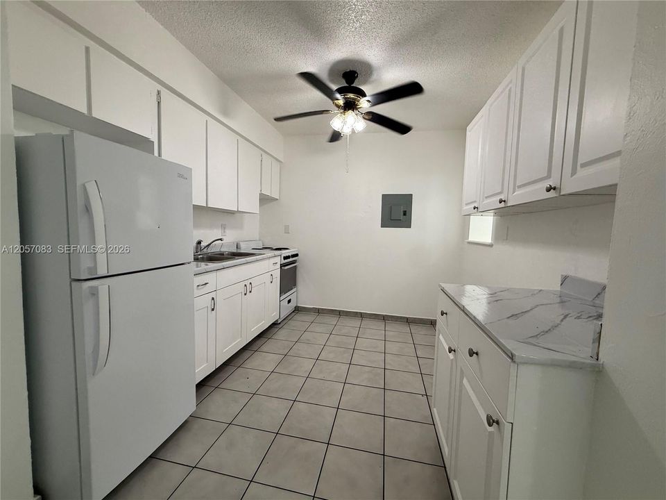 For Rent: $2,550 (2 beds, 1 baths, 2152 Square Feet)