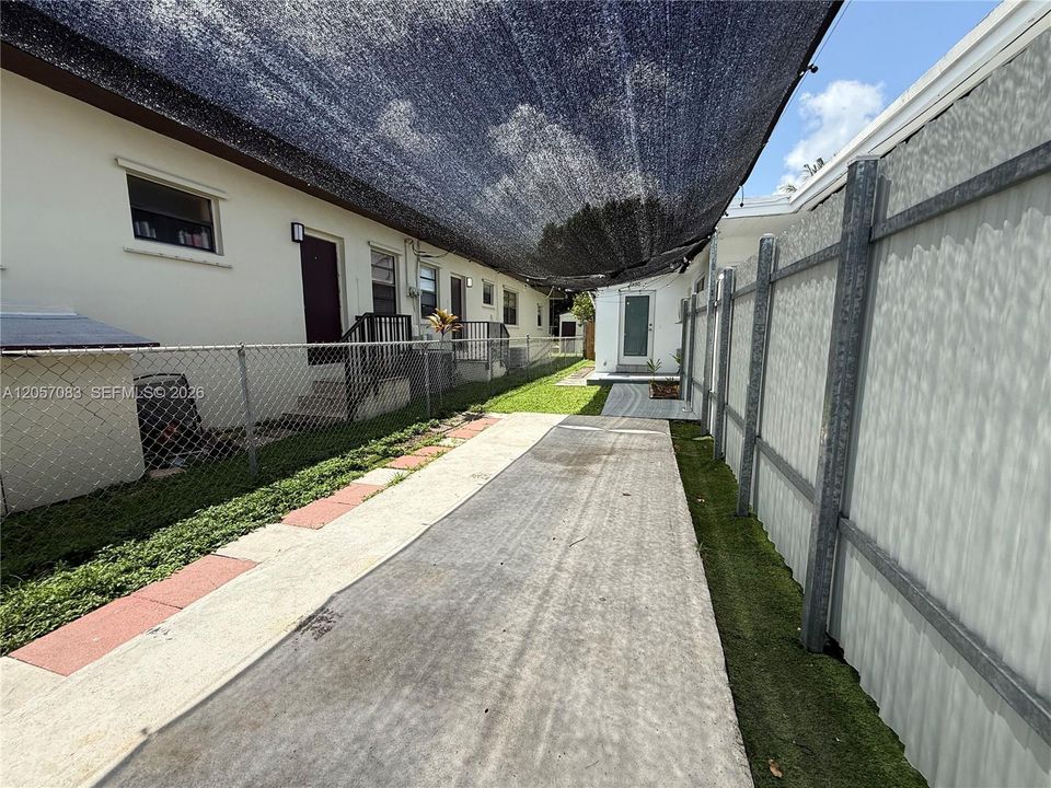 For Rent: $2,550 (2 beds, 1 baths, 2152 Square Feet)