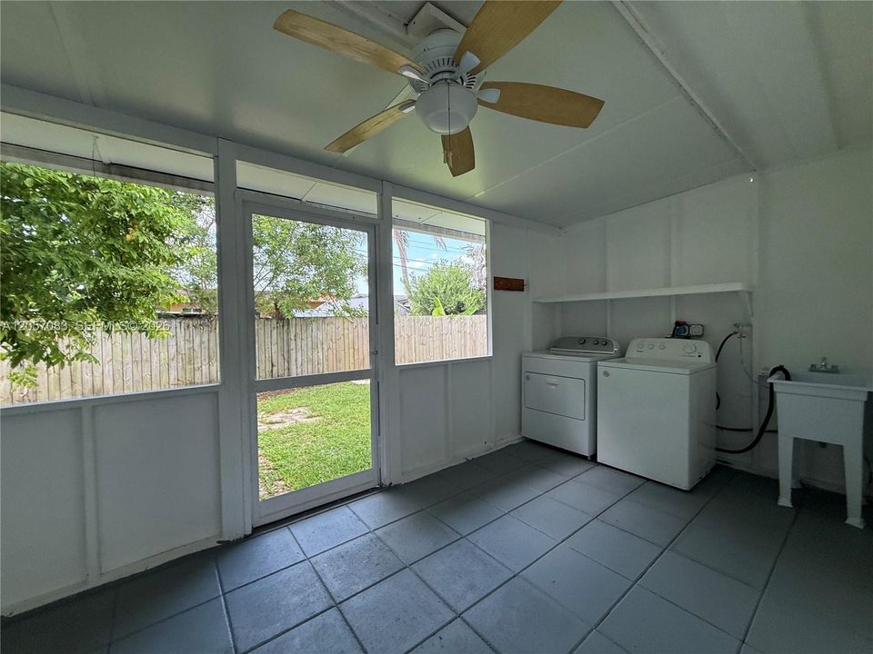 For Rent: $2,550 (2 beds, 1 baths, 2152 Square Feet)