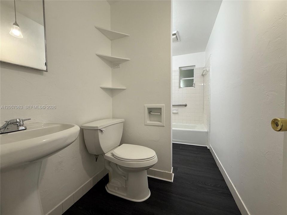 For Rent: $2,550 (2 beds, 1 baths, 2152 Square Feet)
