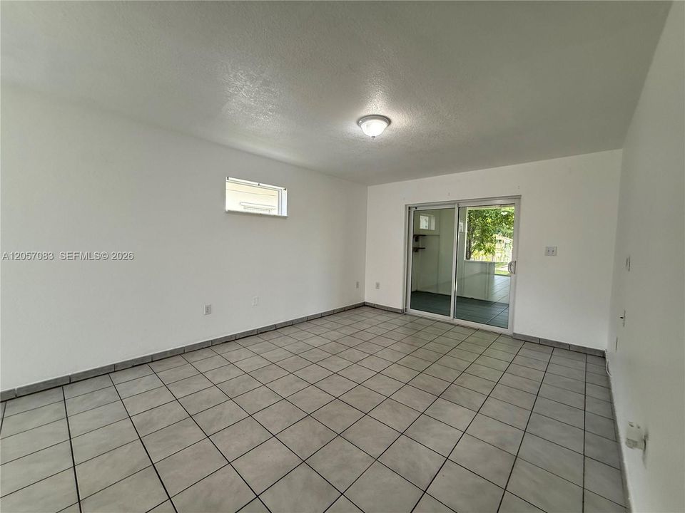 For Rent: $2,550 (2 beds, 1 baths, 2152 Square Feet)