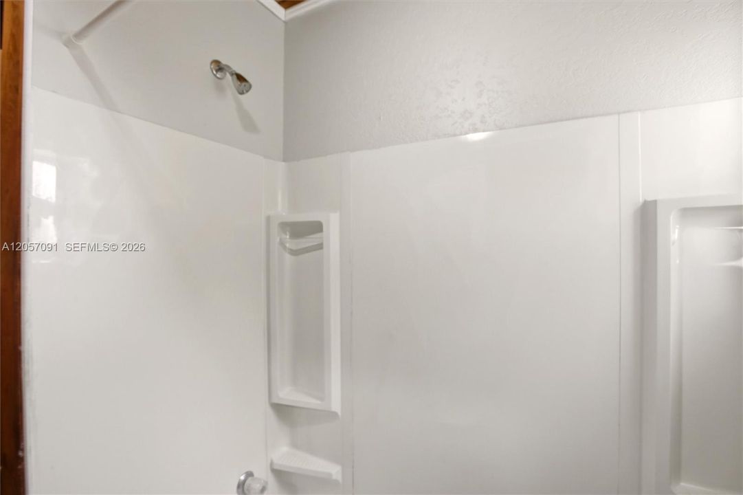 Activo con contrato: $655,000 (4 camas, 2 baños, 1448 Pies cuadrados)
