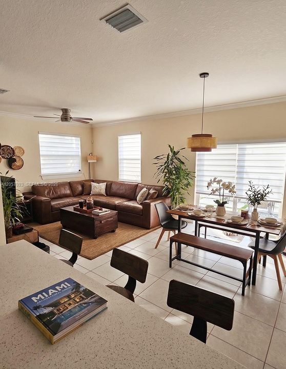 En Venta: $475,000 (3 camas, 2 baños, 1695 Pies cuadrados)
