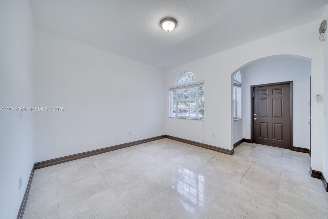En Renta: $3,600 (3 camas, 3 baños, 1700 Pies cuadrados)