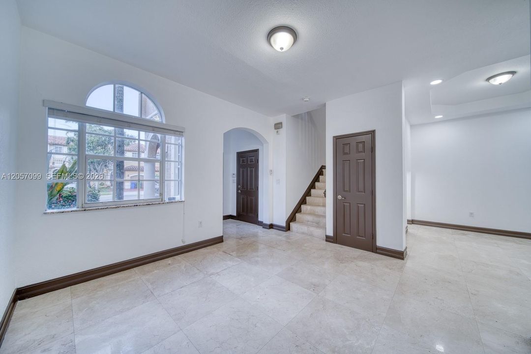 En Renta: $3,600 (3 camas, 3 baños, 1700 Pies cuadrados)