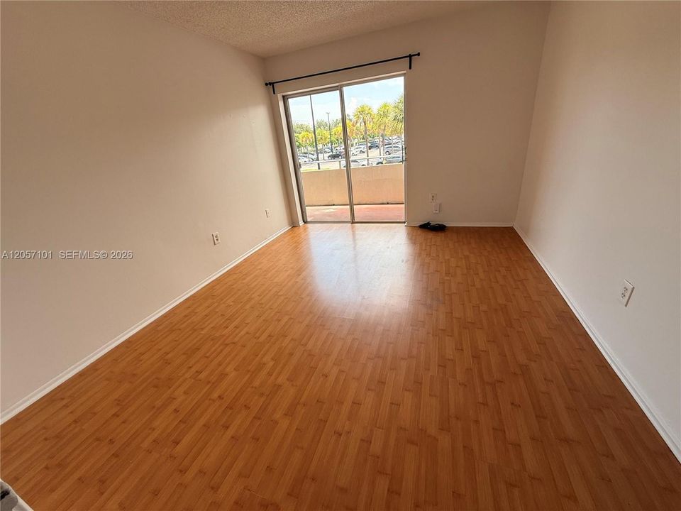 В аренду: $1,725 (1 спален, 1 ванн, 715 Квадратных фут)