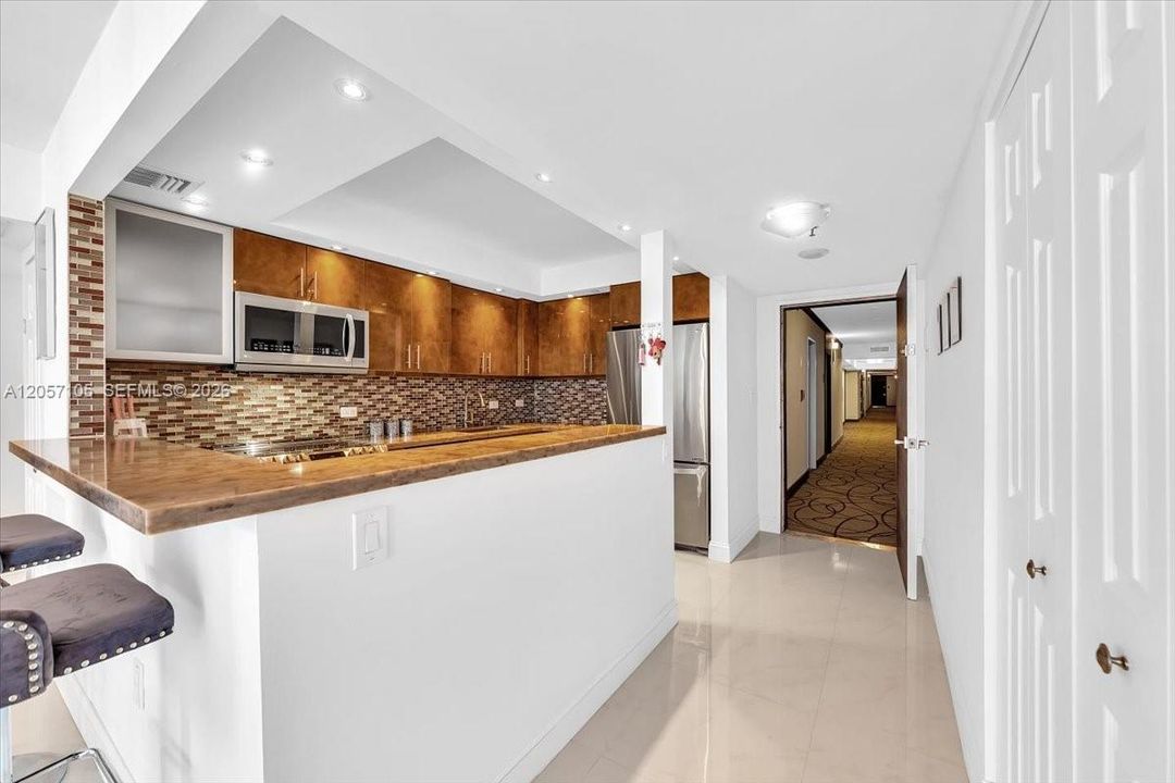 На продажу: $479,000 (2 спален, 2 ванн, 1213 Квадратных фут)