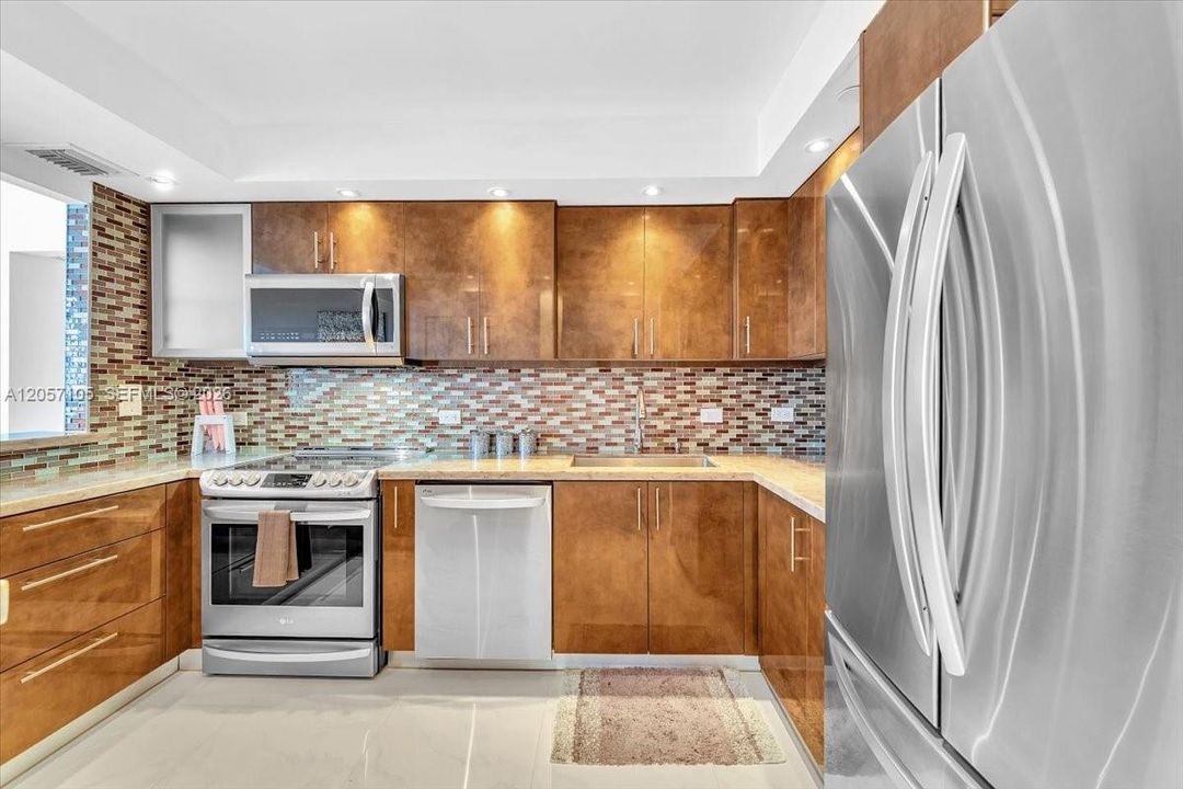 На продажу: $479,000 (2 спален, 2 ванн, 1213 Квадратных фут)
