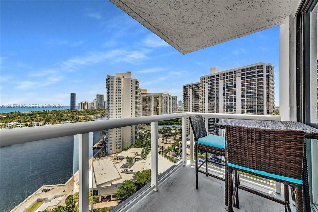 На продажу: $479,000 (2 спален, 2 ванн, 1213 Квадратных фут)