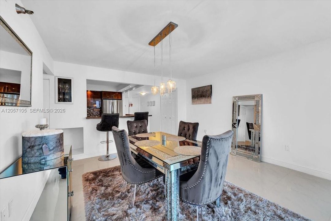 На продажу: $479,000 (2 спален, 2 ванн, 1213 Квадратных фут)