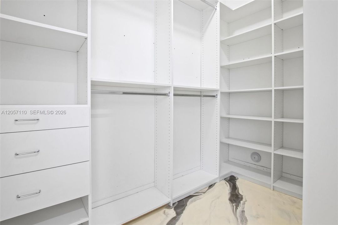 В аренду: $2,500 (1 спален, 1 ванн, 3945 Квадратных фут)