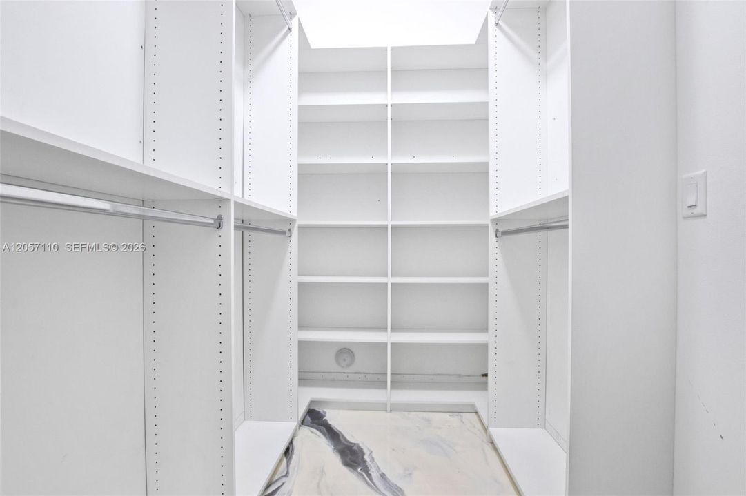 В аренду: $2,500 (1 спален, 1 ванн, 3945 Квадратных фут)