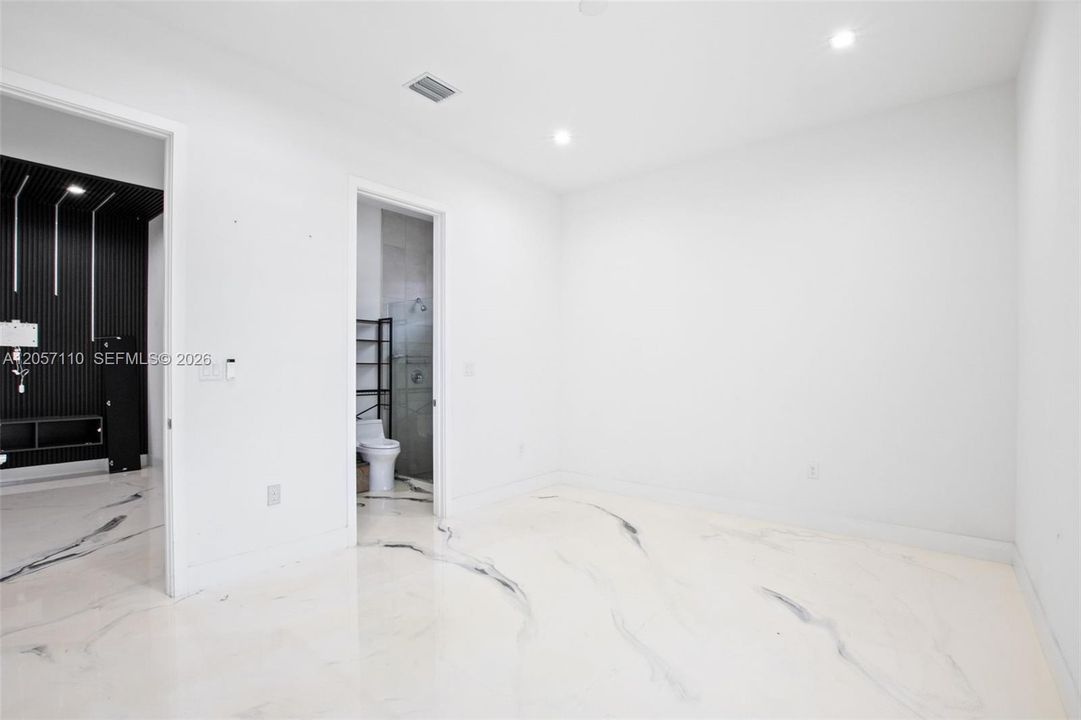 В аренду: $2,500 (1 спален, 1 ванн, 3945 Квадратных фут)