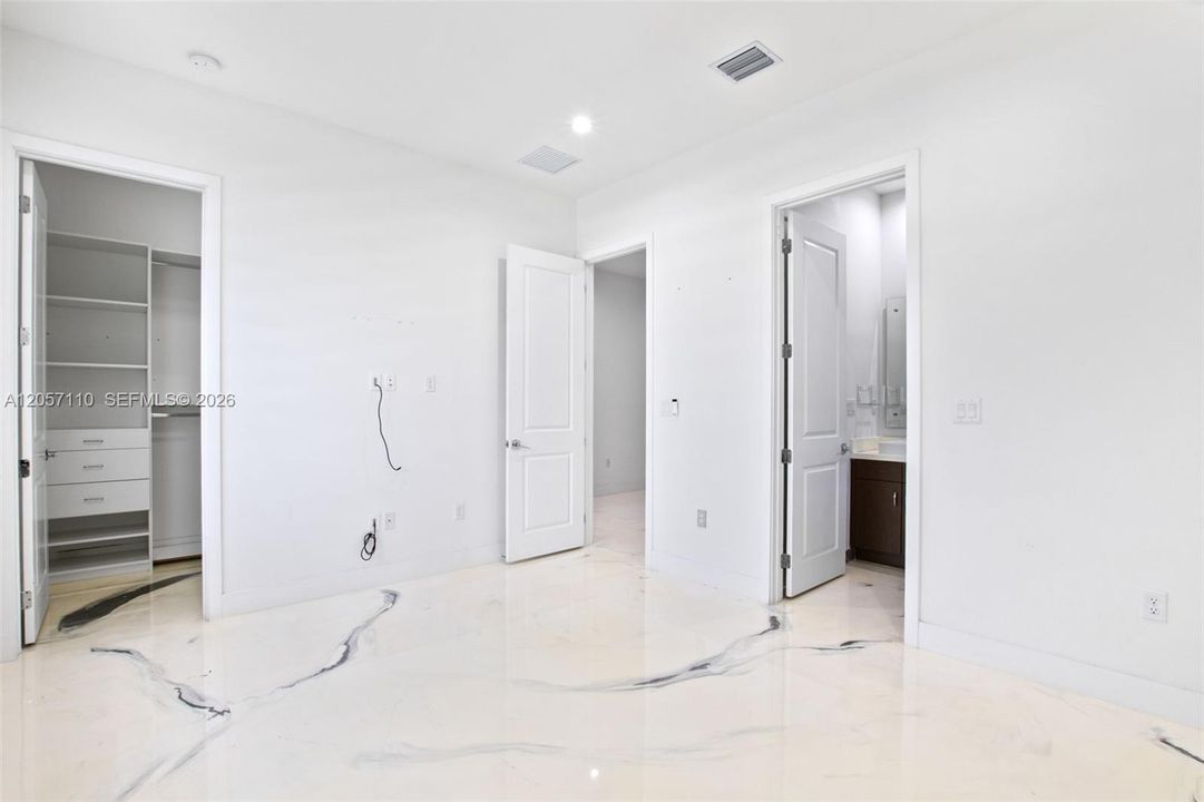 В аренду: $2,500 (1 спален, 1 ванн, 3945 Квадратных фут)