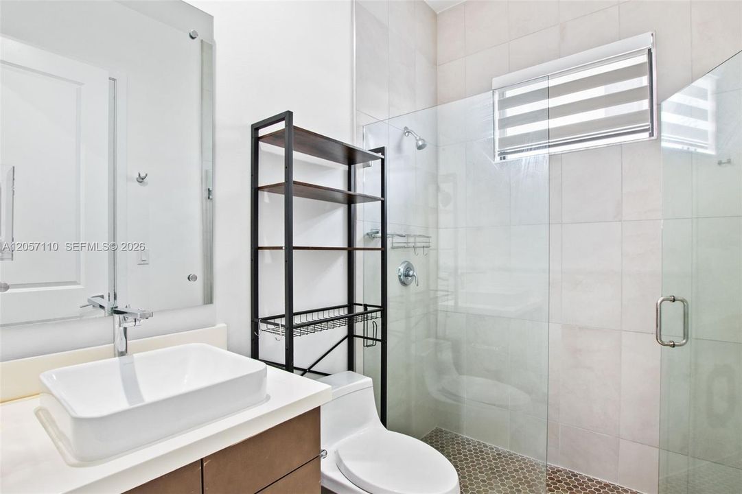 В аренду: $2,500 (1 спален, 1 ванн, 3945 Квадратных фут)