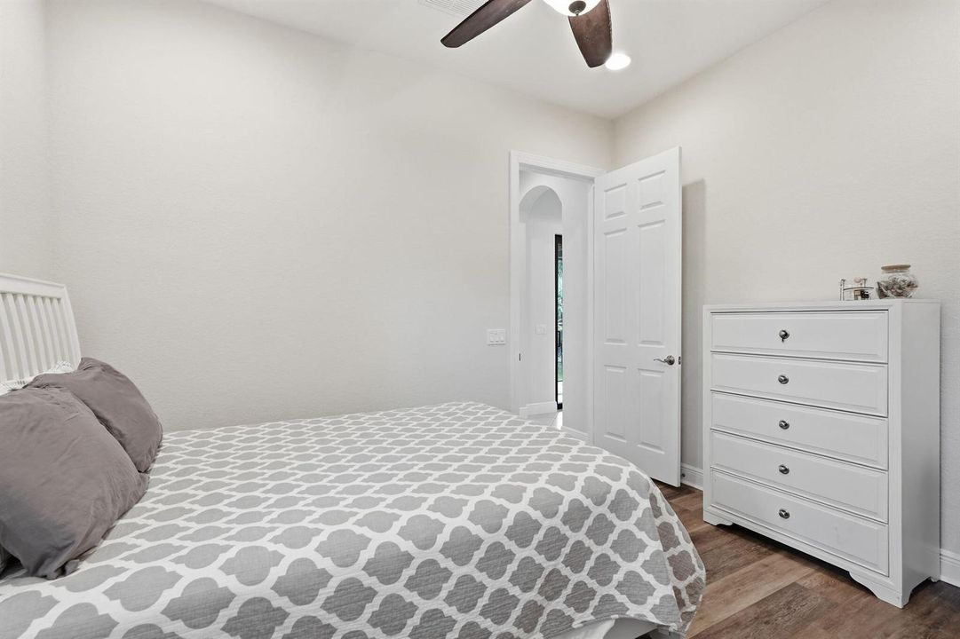 27-web-or-mls-2553_NW_Crystal_Lake_Dr_02