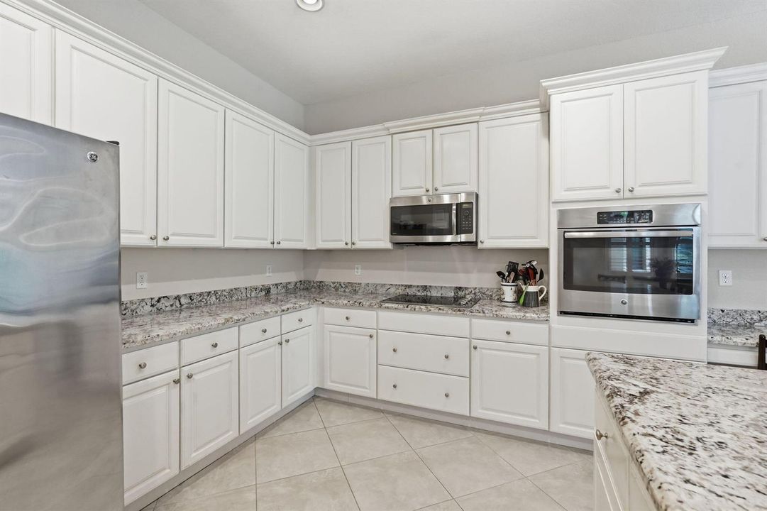 48-web-or-mls-2553_NW_Crystal_Lake_Dr_04