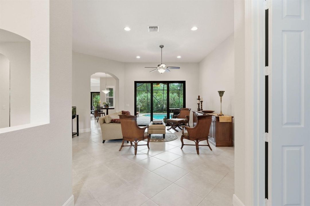 28-web-or-mls-2553_NW_Crystal_Lake_Dr_02