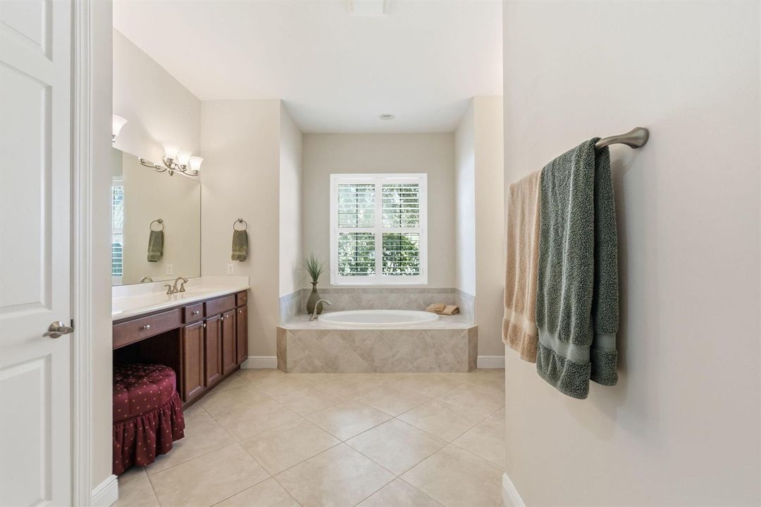 9-web-or-mls-2553_NW_Crystal_Lake_Dr_009