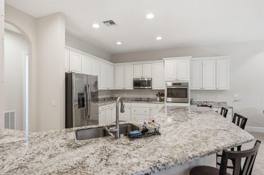 44-web-or-mls-2553_NW_Crystal_Lake_Dr_04