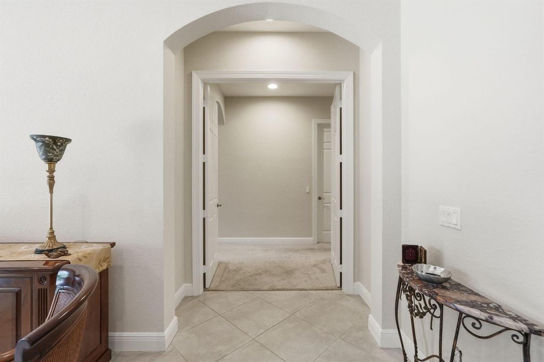 2-web-or-mls-2553_NW_Crystal_Lake_Dr_002