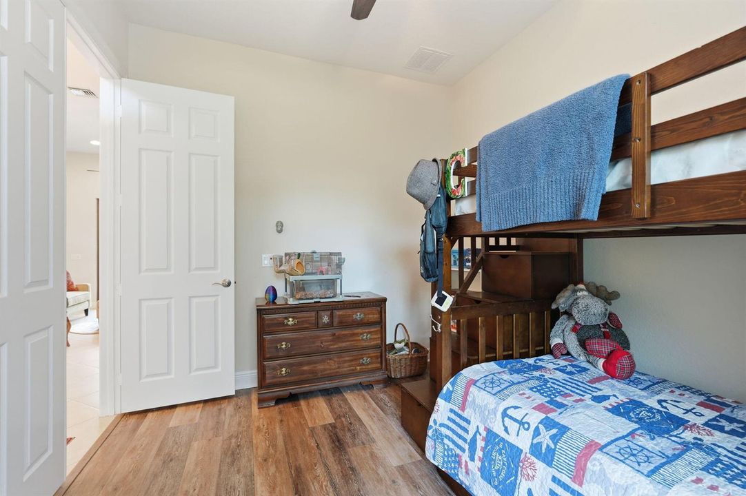 22-web-or-mls-2553_NW_Crystal_Lake_Dr_02
