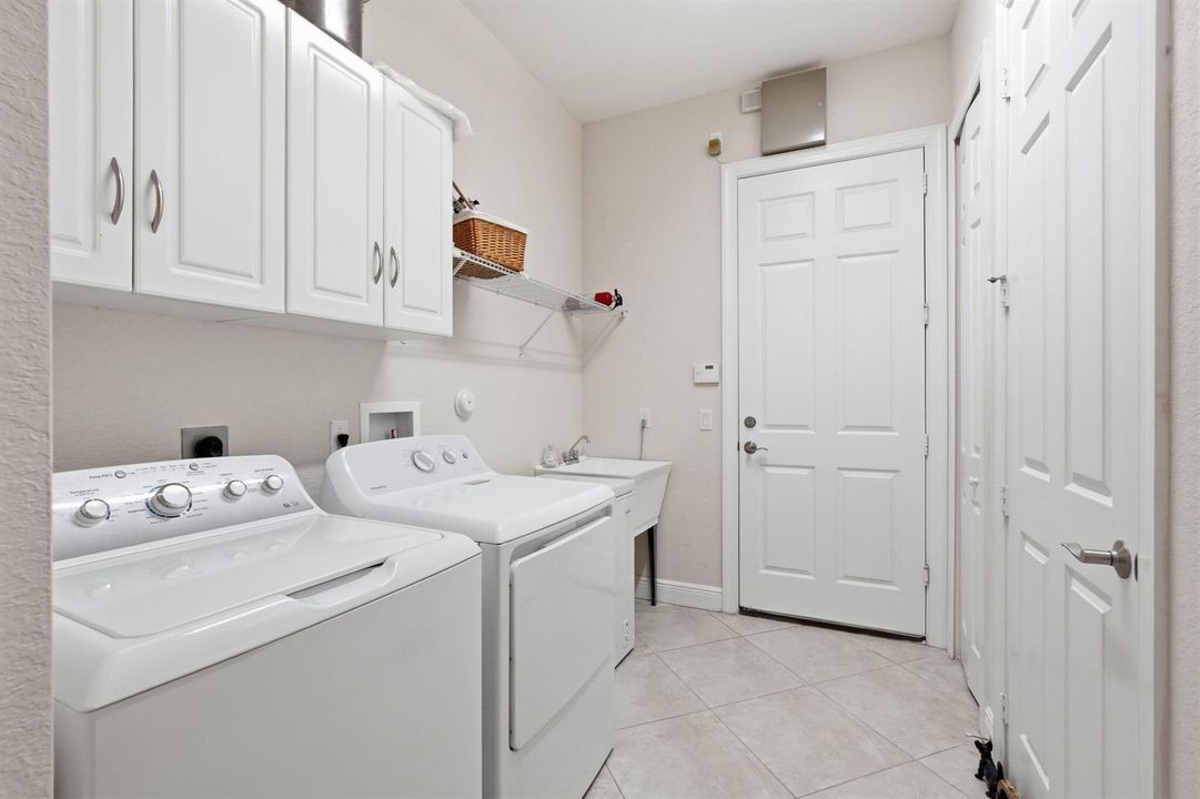 20-web-or-mls-2553_NW_Crystal_Lake_Dr_02