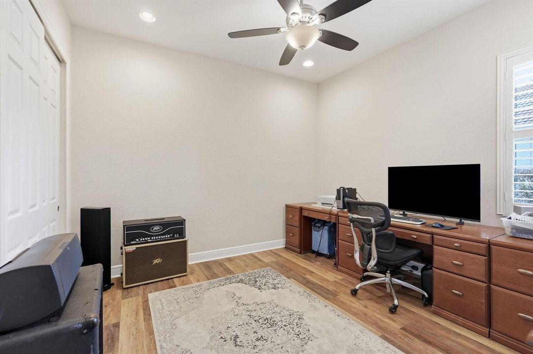 15-web-or-mls-2553_NW_Crystal_Lake_Dr_01