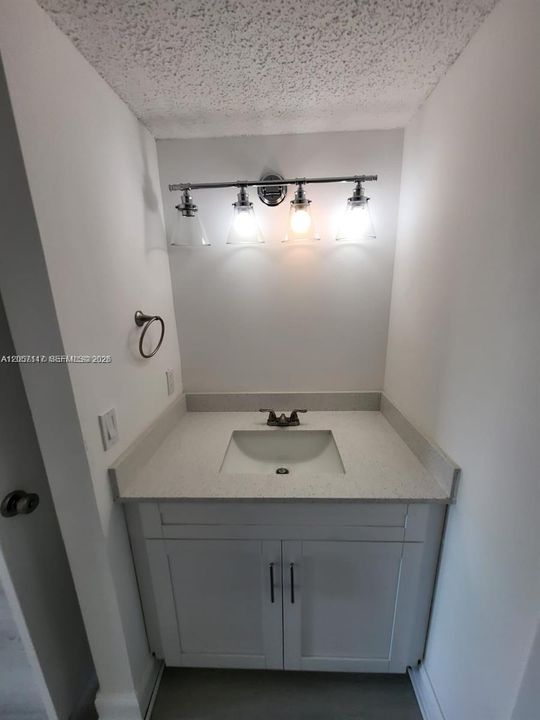 For Rent: $2,150 (2 beds, 2 baths, 1113 Square Feet)