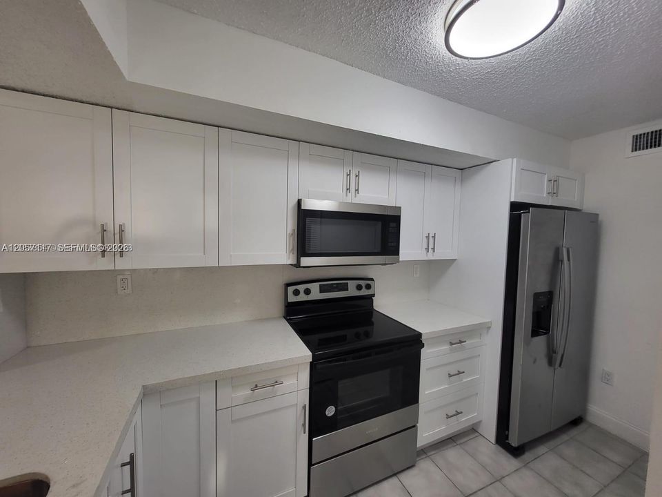 For Rent: $2,150 (2 beds, 2 baths, 1113 Square Feet)