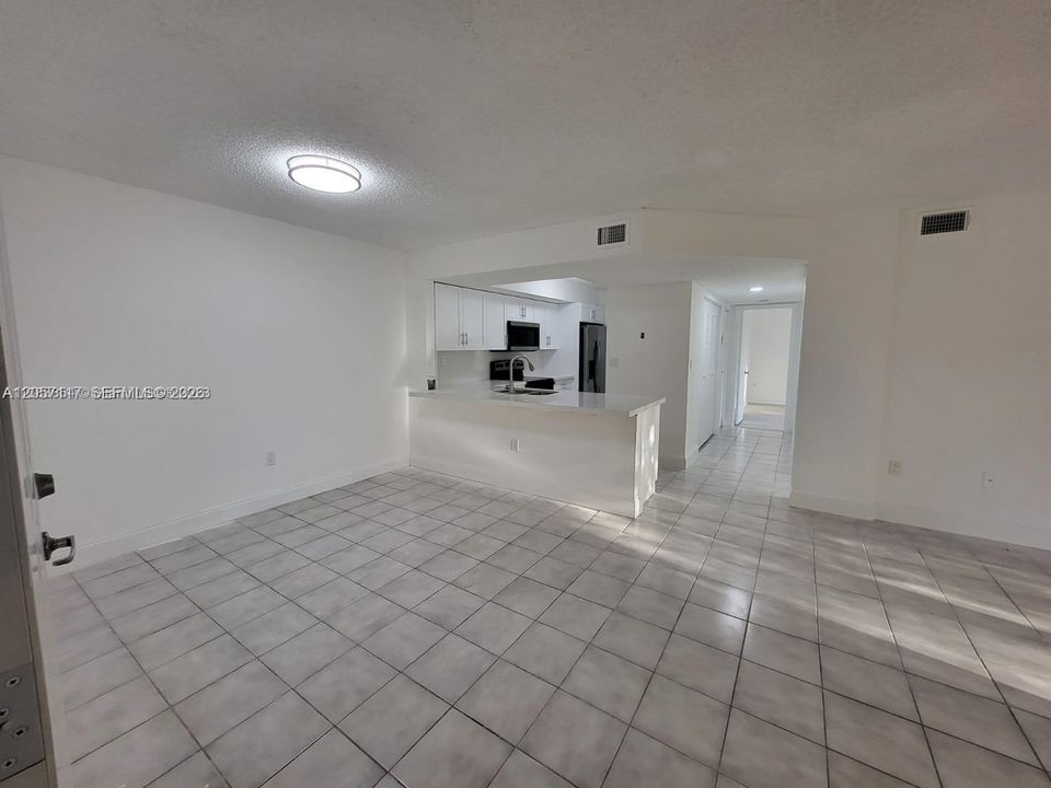 For Rent: $2,150 (2 beds, 2 baths, 1113 Square Feet)