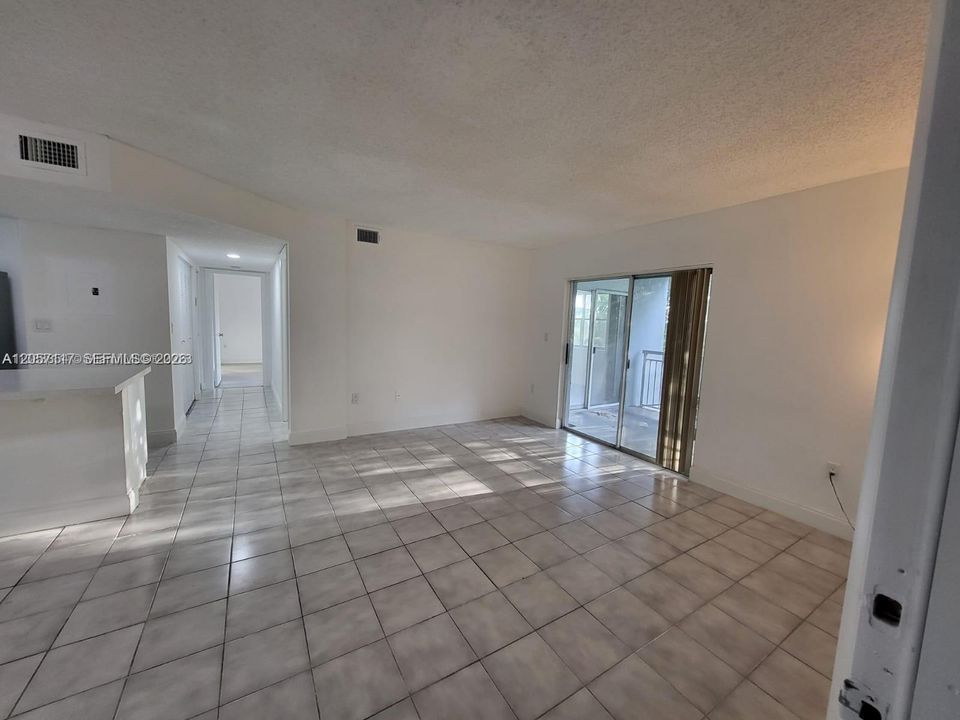 For Rent: $2,150 (2 beds, 2 baths, 1113 Square Feet)