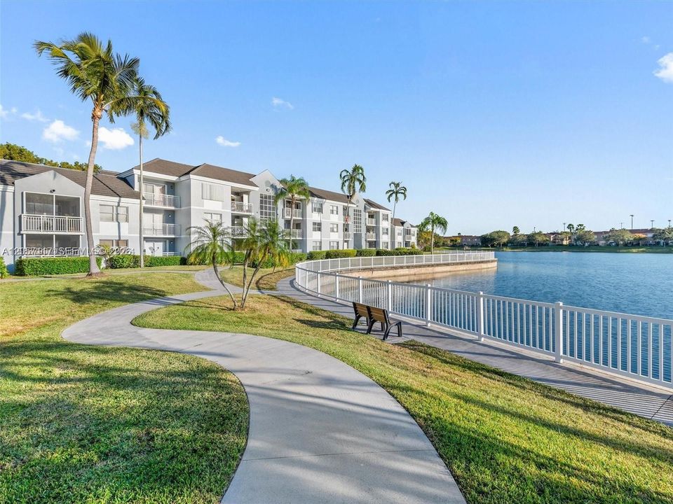 For Rent: $2,150 (2 beds, 2 baths, 1113 Square Feet)