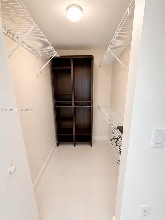 В аренду: $3,700 (1 спален, 1 ванн, 812 Квадратных фут)