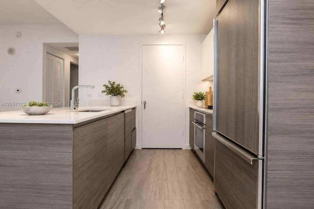 В аренду: $3,700 (1 спален, 1 ванн, 812 Квадратных фут)