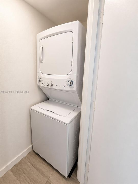 В аренду: $3,700 (1 спален, 1 ванн, 812 Квадратных фут)