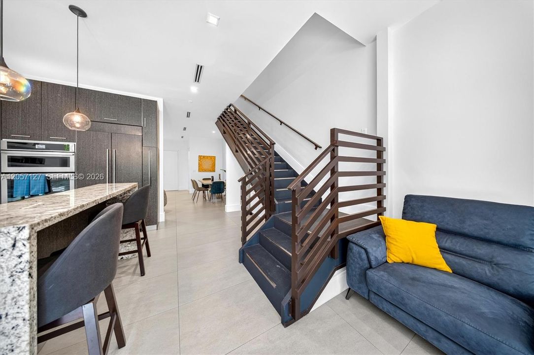 En Renta: $8,800 (3 camas, 2 baños, 2220 Pies cuadrados)