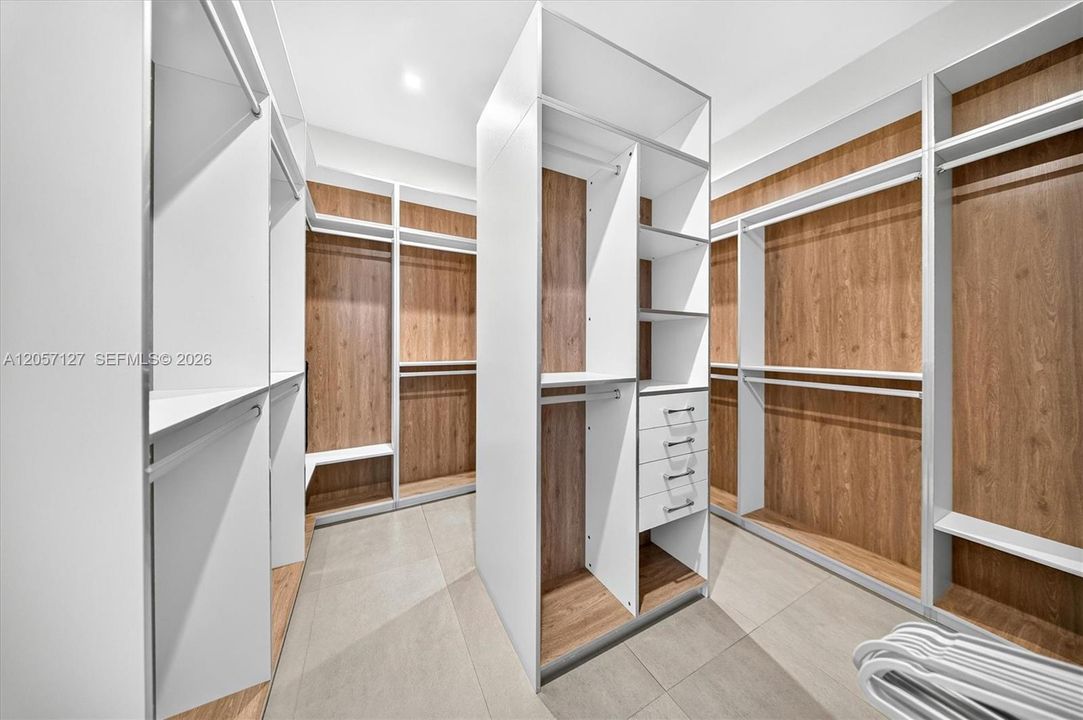 En Renta: $8,800 (3 camas, 2 baños, 2220 Pies cuadrados)