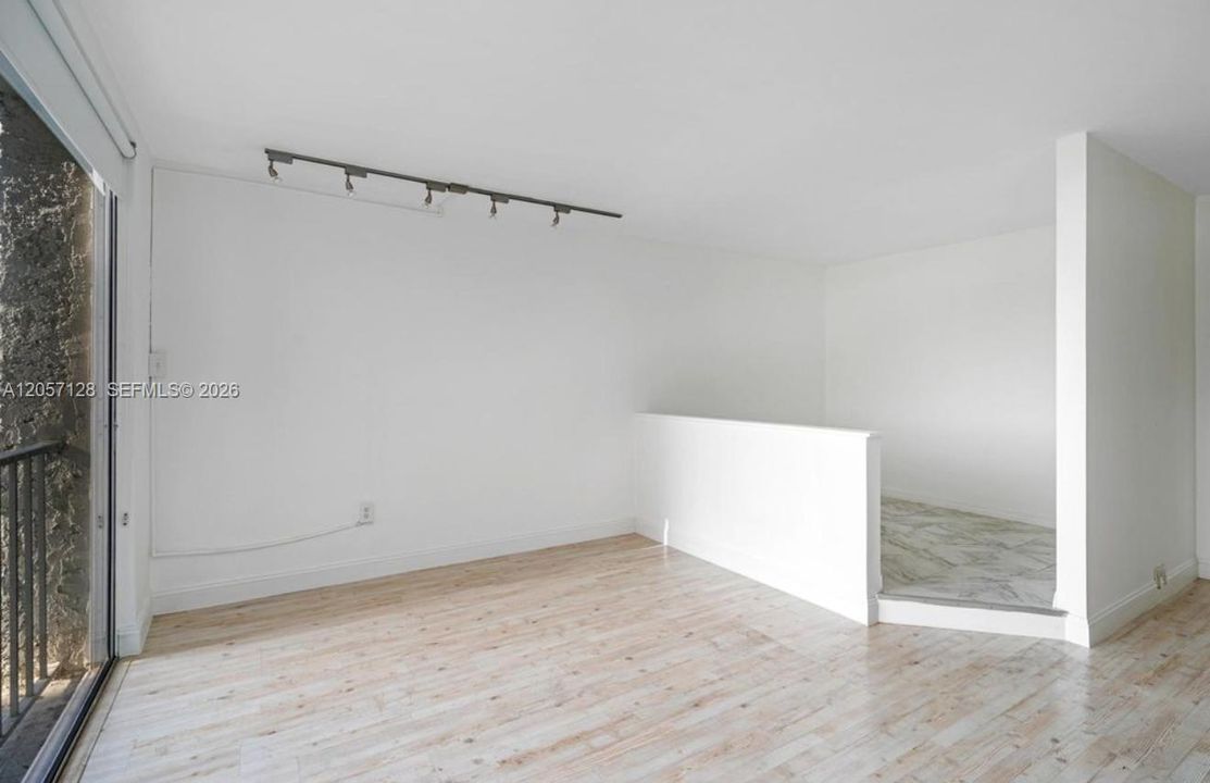 В аренду: $2,350 (0 спален, 1 ванн, 540 Квадратных фут)