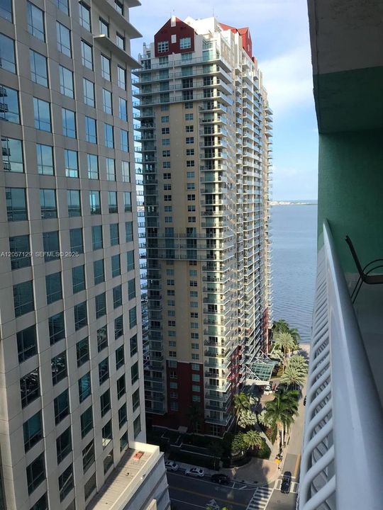 For Rent: $3,150 (1 beds, 1 baths, 825 Square Feet)