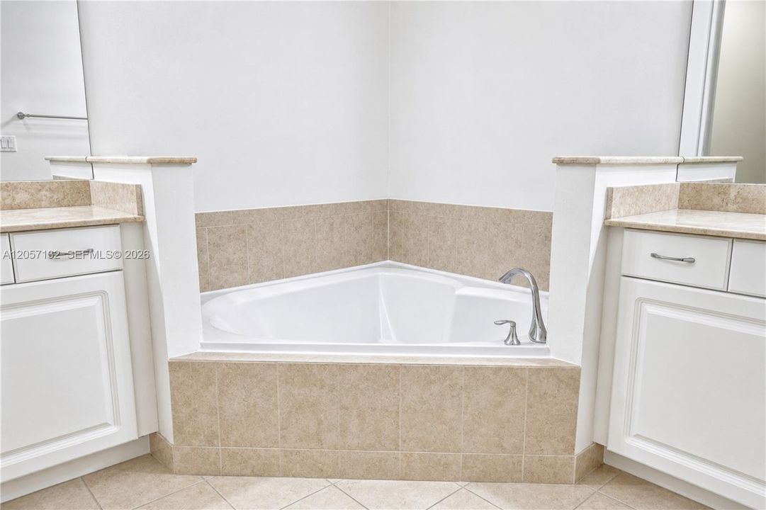 For Rent: $4,500 (3 beds, 2 baths, 1892 Square Feet)
