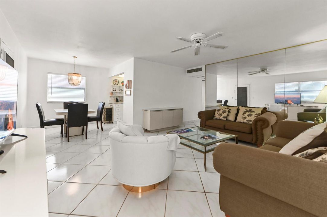 06 Living Room 04