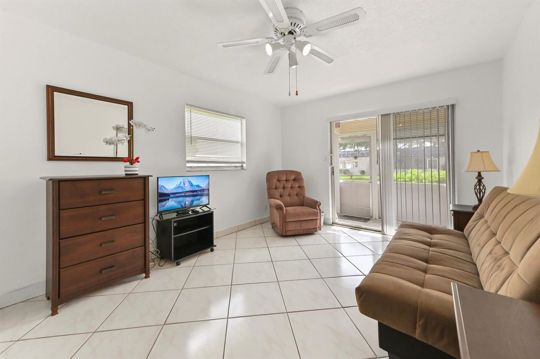 19 Bedroom 01