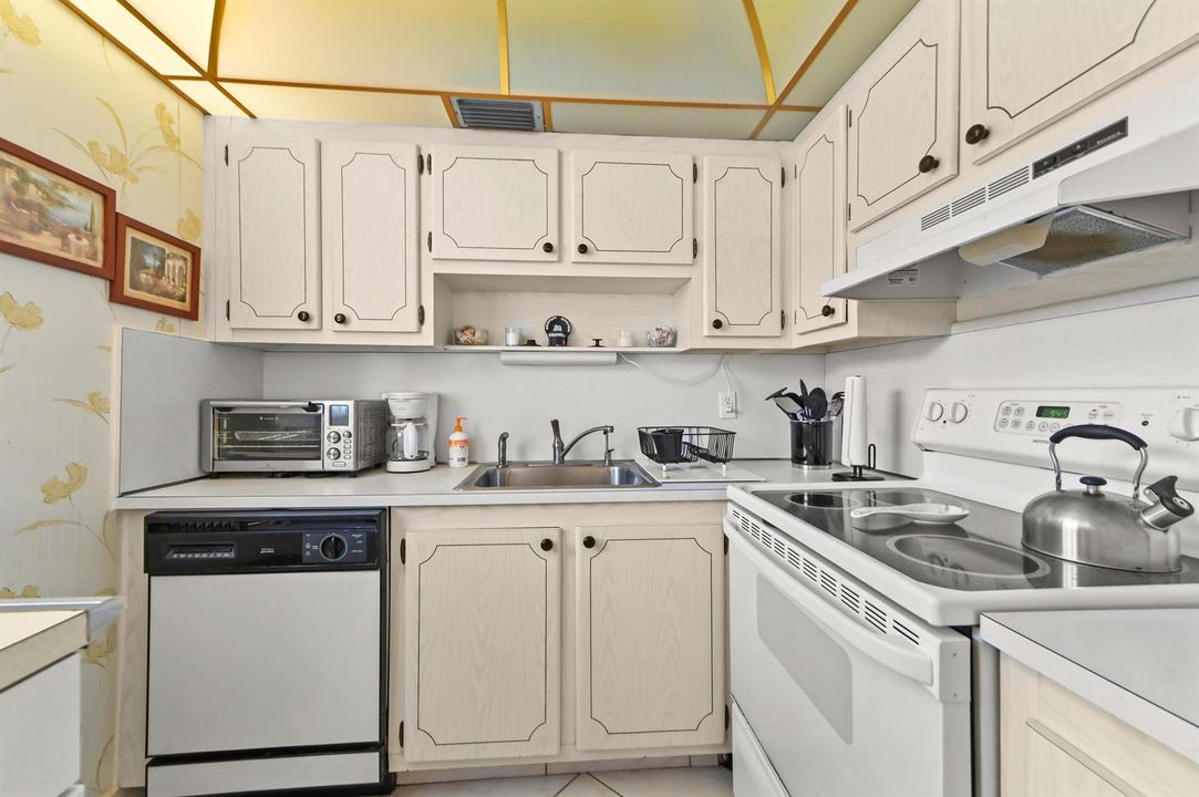 11 Kitchen 02