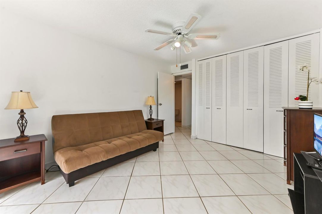 20 Bedroom 02