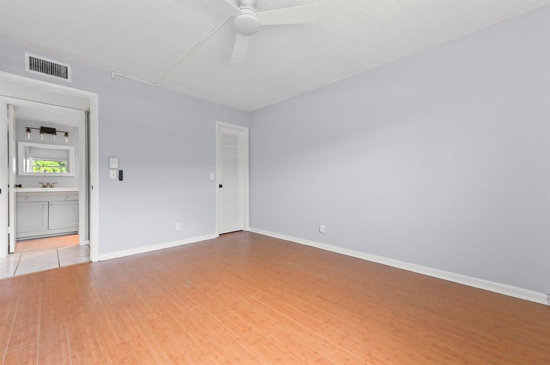 15 Bedroom 03