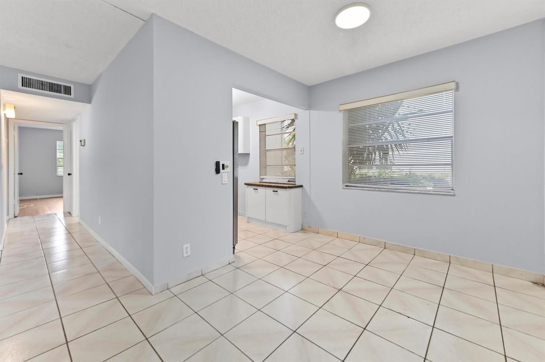 09 Dining Room 01