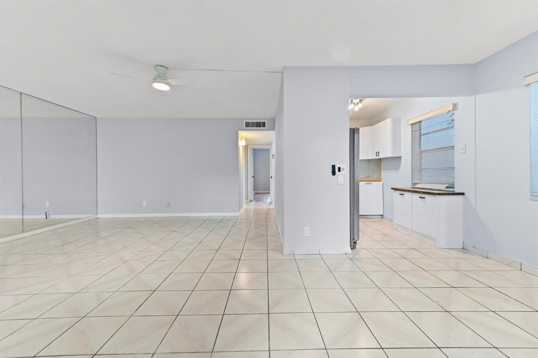 05 Living Room 01