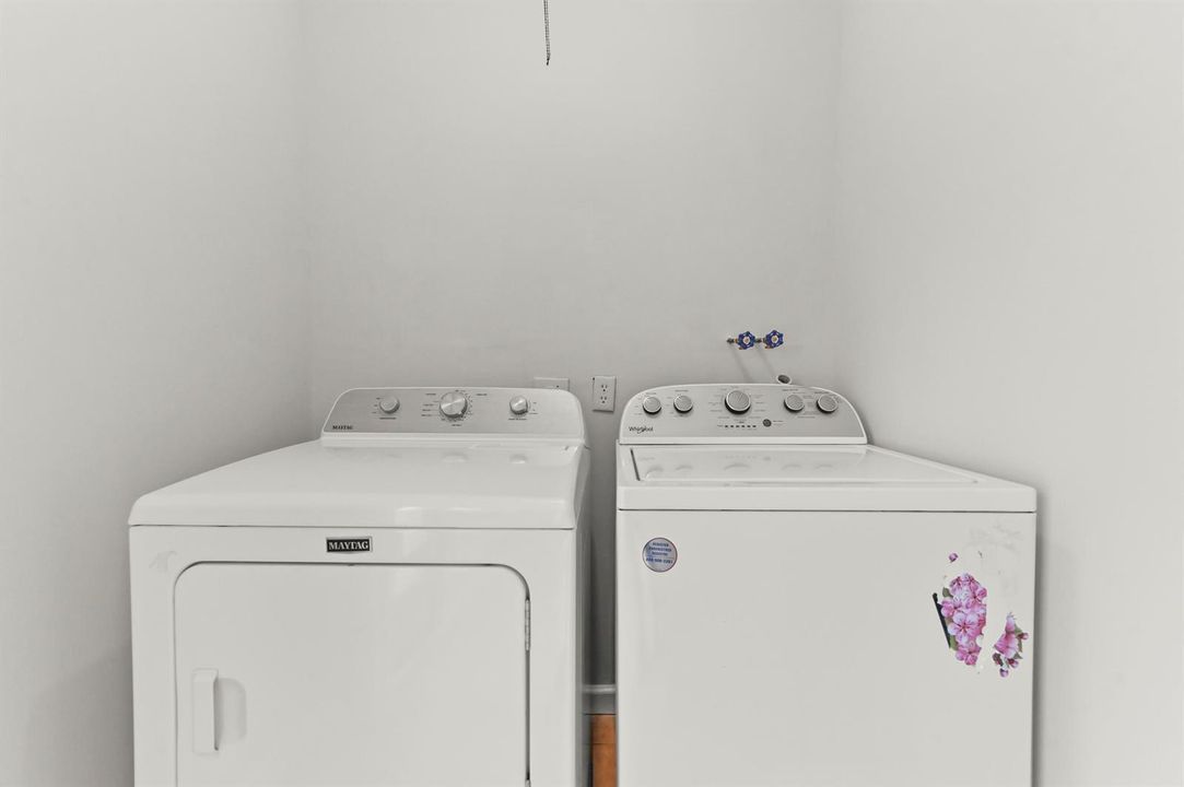 25 Laundry Room 01